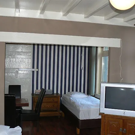 Bed & Coffee Hotel 3*